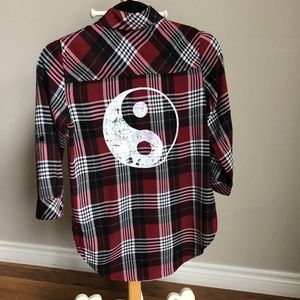Plaid long sleeve button down top graphic back XS